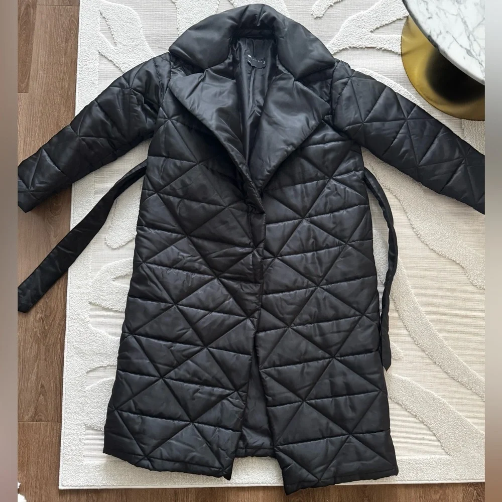 Oversized ASOS DESIGN nylon quilted maxi puffer coat in black - Picture 7 of 10